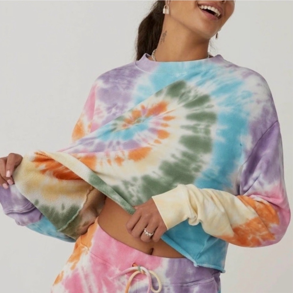 Daydreamer Multicolor Tie-Dye Cropped Sweatshirt - Pastel Spiral